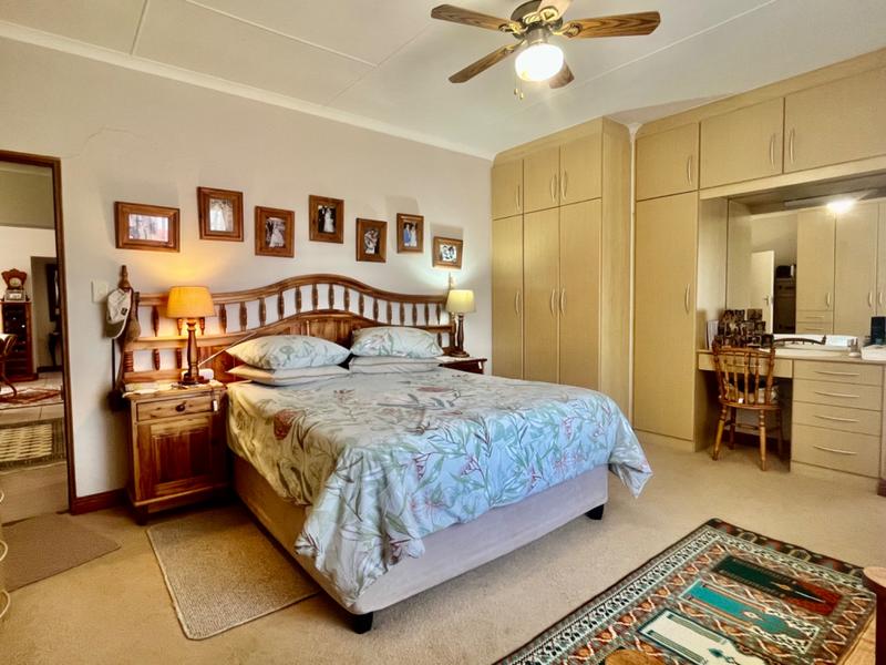 4 Bedroom Property for Sale in Fraaiuitsig Western Cape